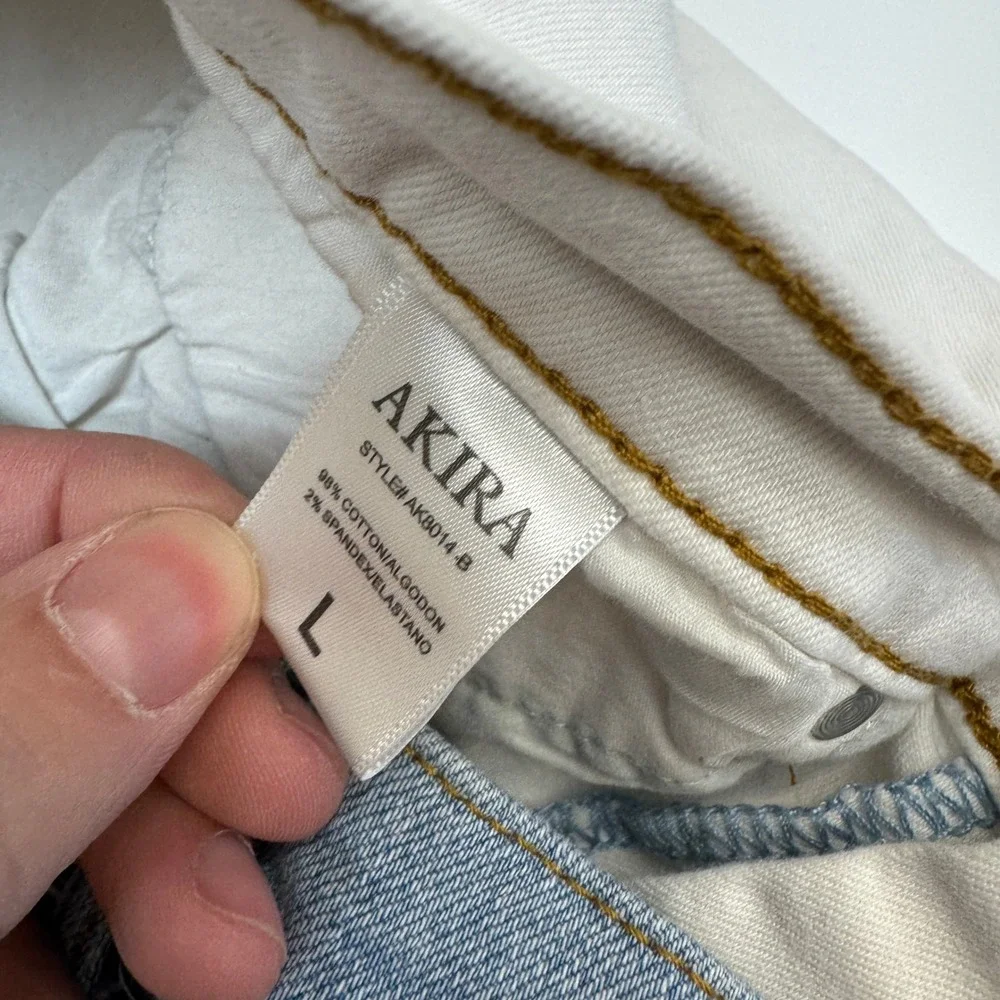 AKIRA Shorts Womens Large Blue White Two Tone Colorblock Cut Off Streetwear